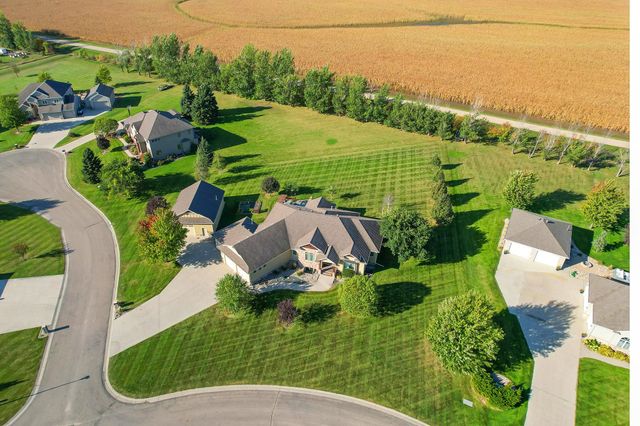 7013 Maple Lane, Horace, ND 58047