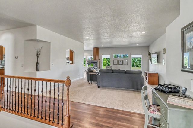 7013 Maple Lane, Horace, ND 58047