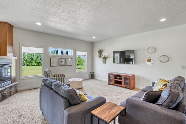 7013 Maple Lane, Horace, ND 58047