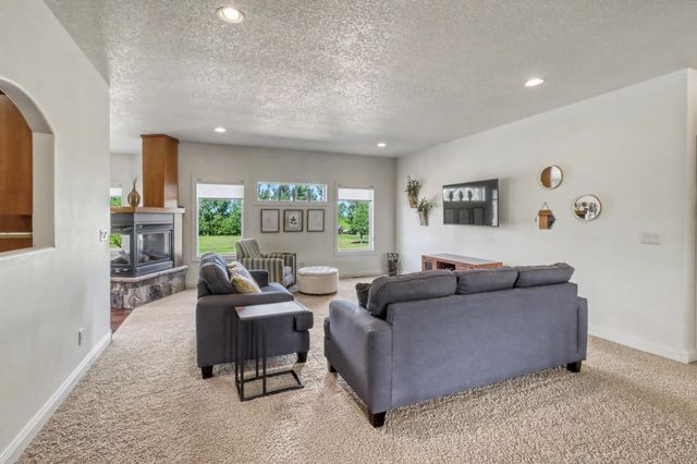 7013 Maple Lane, Horace, ND 58047