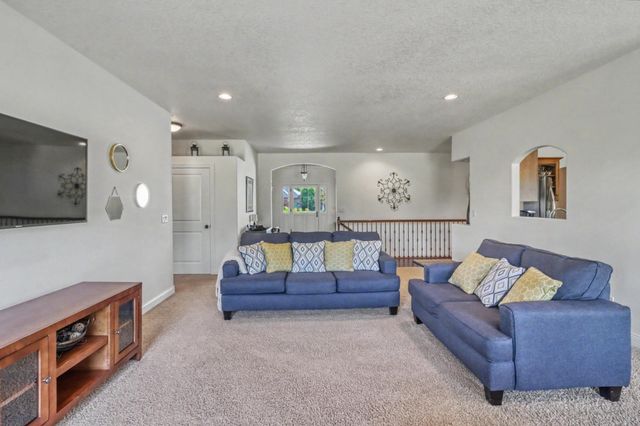 7013 Maple Lane, Horace, ND 58047