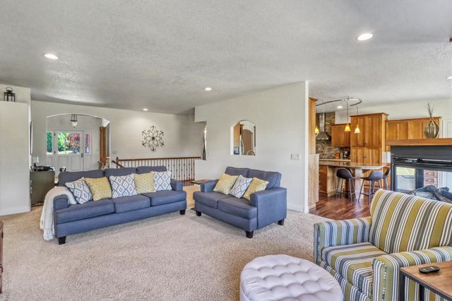 7013 Maple Lane, Horace, ND 58047
