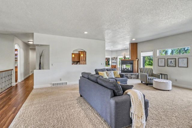 7013 Maple Lane, Horace, ND 58047