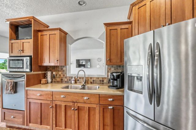 7013 Maple Lane, Horace, ND 58047