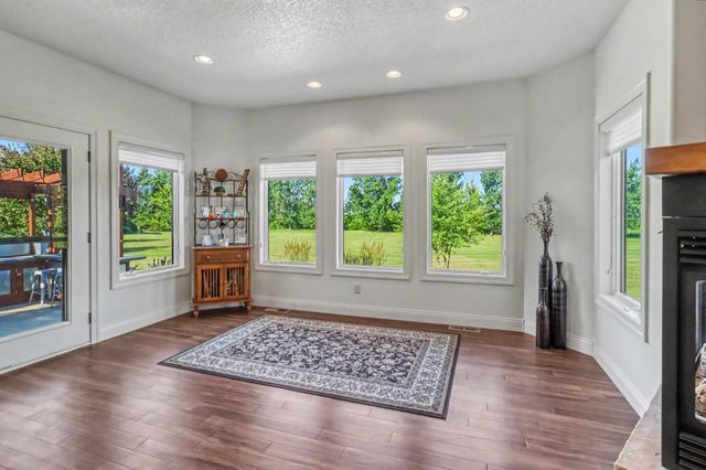 7013 Maple Lane, Horace, ND 58047