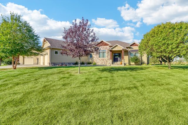 7013 Maple Lane, Horace, ND 58047