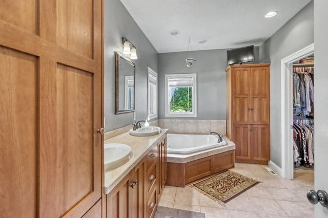 7013 Maple Lane, Horace, ND 58047