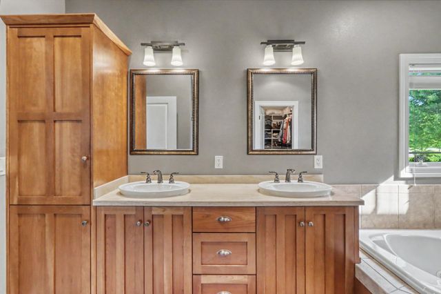 7013 Maple Lane, Horace, ND 58047