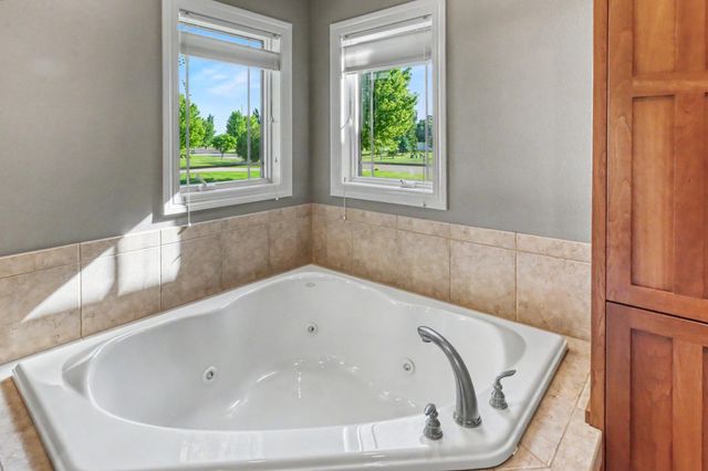 7013 Maple Lane, Horace, ND 58047