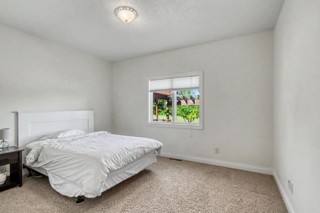 7013 Maple Lane, Horace, ND 58047