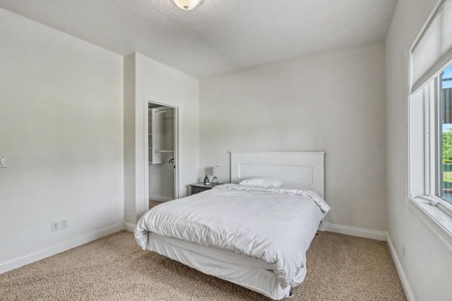 7013 Maple Lane, Horace, ND 58047