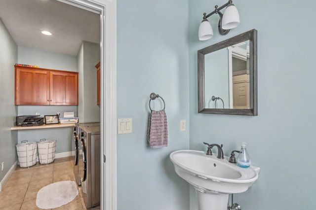 7013 Maple Lane, Horace, ND 58047