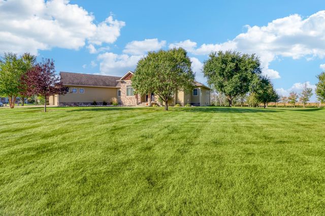 7013 Maple Lane, Horace, ND 58047