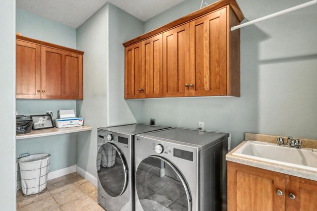 7013 Maple Lane, Horace, ND 58047