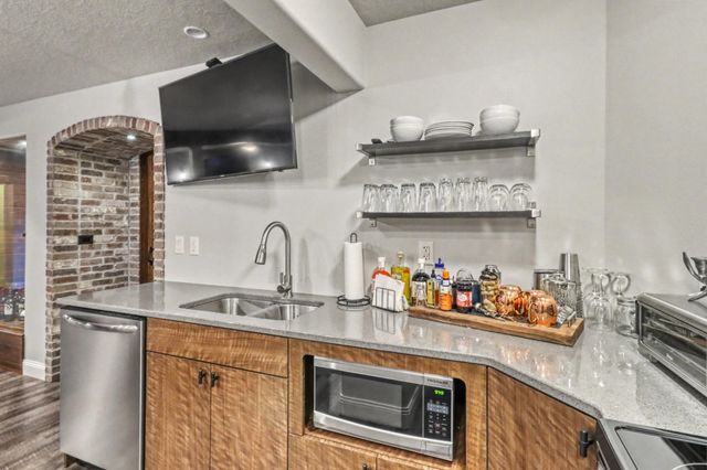 7013 Maple Lane, Horace, ND 58047
