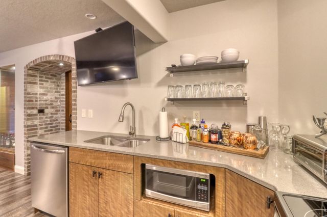 7013 Maple Lane, Horace, ND 58047