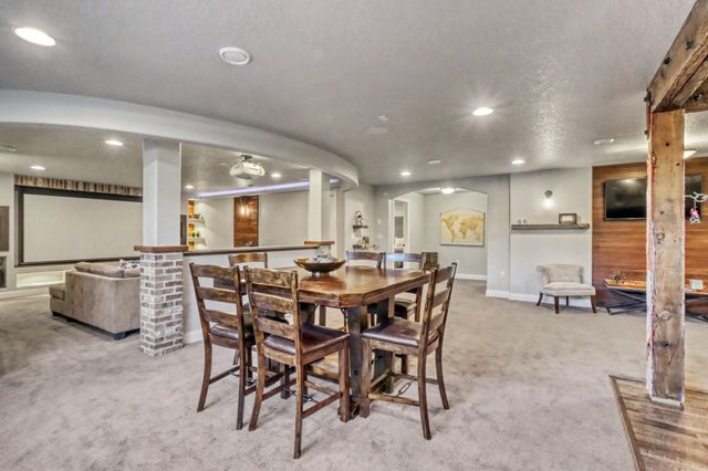 7013 Maple Lane, Horace, ND 58047