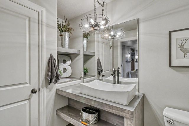 7013 Maple Lane, Horace, ND 58047