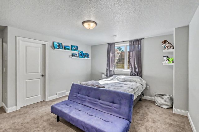 7013 Maple Lane, Horace, ND 58047