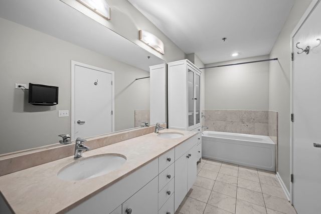 123 S Green Street 604B, Chicago, IL 60607