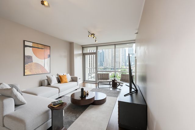 123 S Green Street 604B, Chicago, IL 60607