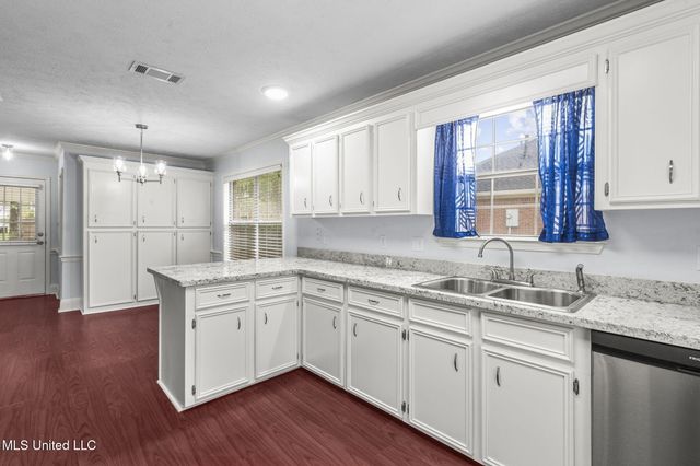 110 Oak Grove Drive, Brandon, MS 39047