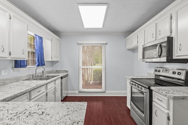 110 Oak Grove Drive, Brandon, MS 39047