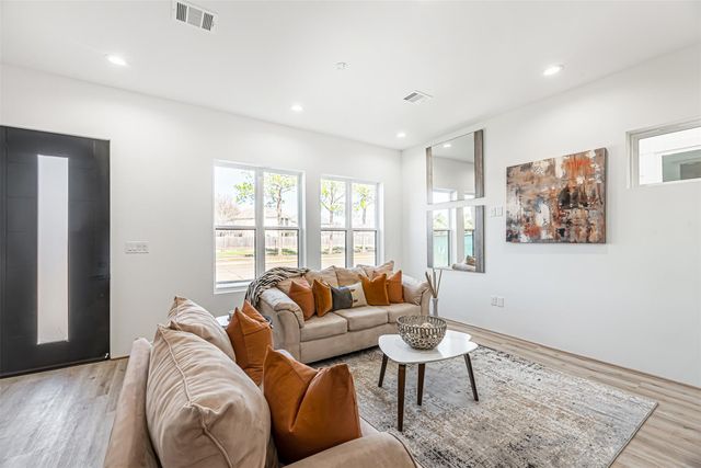 15000 S Richmond Avenue 5, Houston, TX 77082