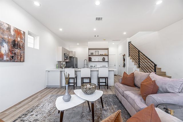 15000 S Richmond Avenue 5, Houston, TX 77082