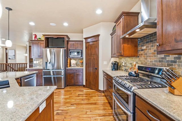 3383 HAWKEYE COURT, Suamico, WI 54313