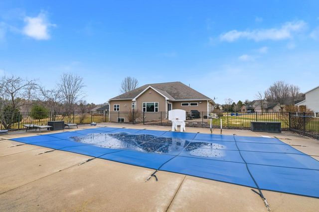 3383 HAWKEYE COURT, Suamico, WI 54313
