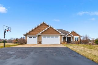 3383 HAWKEYE COURT, Suamico, WI 54313