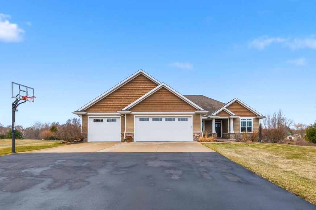 3383 HAWKEYE COURT, Suamico, WI 54313