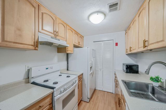 202 Birchwood Road, Medford, NY 11763