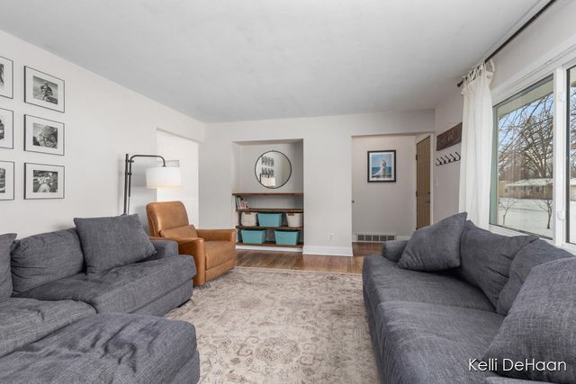 7350 Glendora Avenue, Jenison, MI 49428