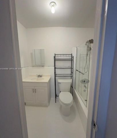 5641 SW 39th St, West Park, FL 33023