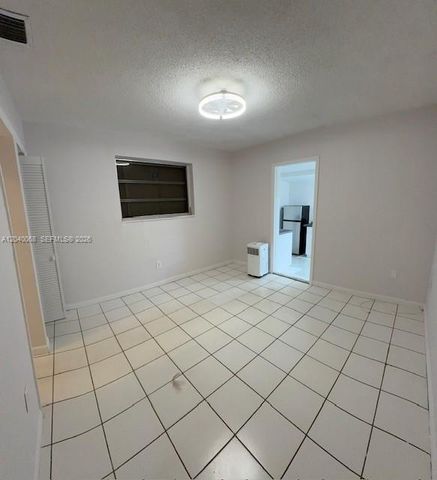 5641 SW 39th St, West Park, FL 33023