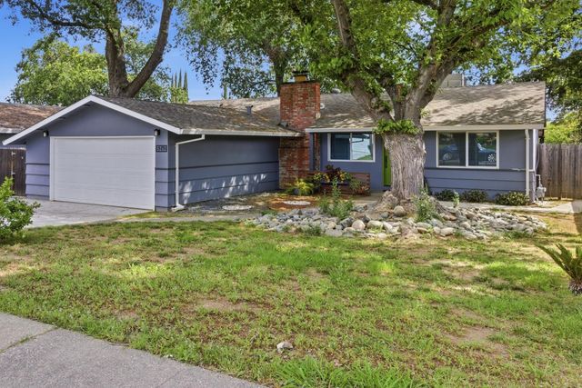 5262 E Flagstone Street, Carmichael, CA 95608