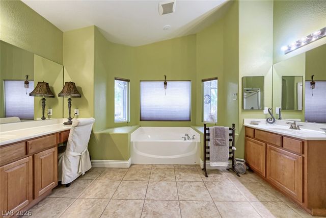 6831 Rose River Falls Street, Las Vegas, NV 89131
