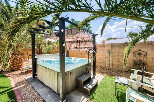 6831 Rose River Falls Street, Las Vegas, NV 89131
