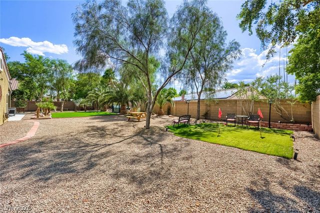 6831 Rose River Falls Street, Las Vegas, NV 89131