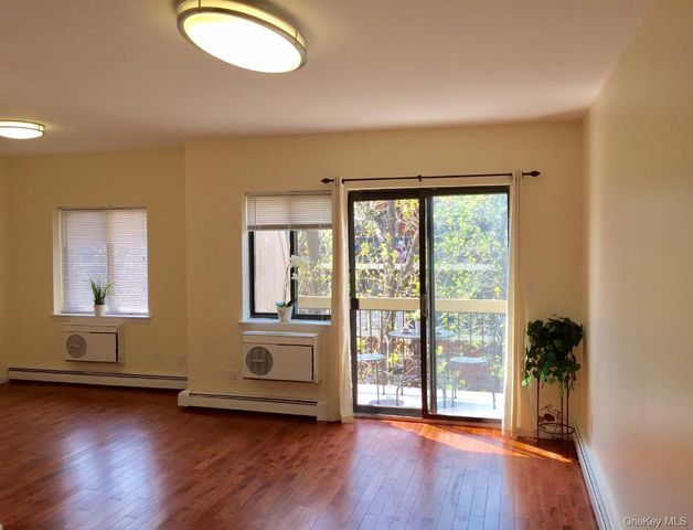 71-35 Sutton Place 3Fl, Fresh Meadows, NY 11365