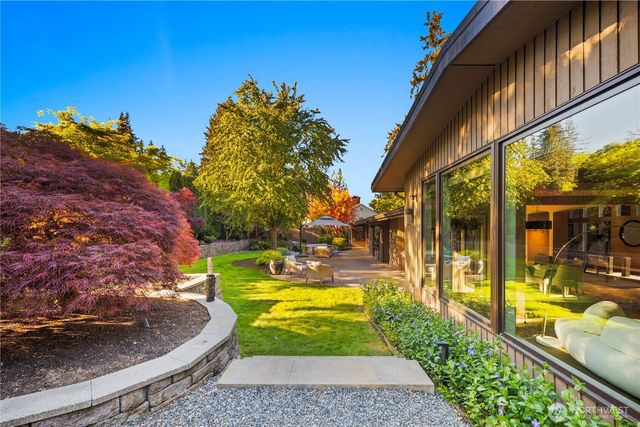 3215 78th Place NE, Medina, WA 98039