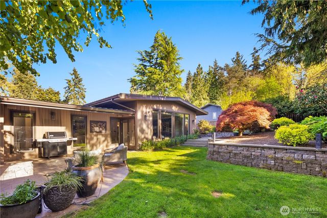 3215 78th Place NE, Medina, WA 98039