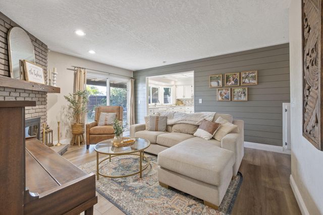 4211 W Nicholas Avenue, Visalia, CA 93291