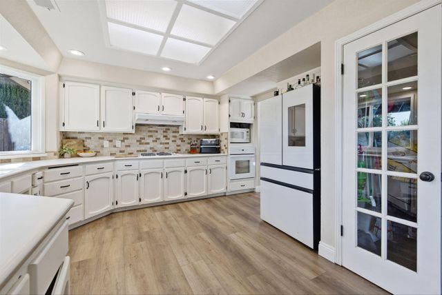 4211 W Nicholas Avenue, Visalia, CA 93291