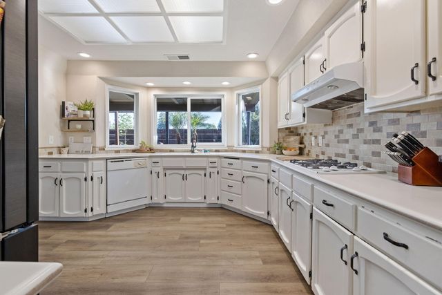 4211 W Nicholas Avenue, Visalia, CA 93291