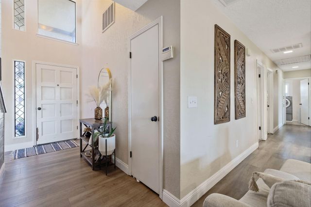 4211 W Nicholas Avenue, Visalia, CA 93291