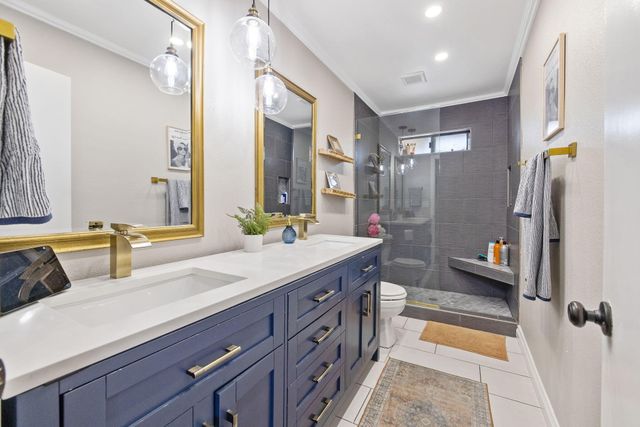 4211 W Nicholas Avenue, Visalia, CA 93291