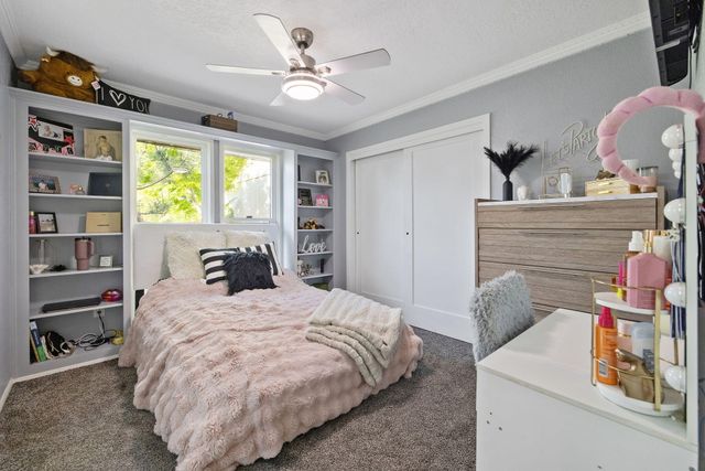 4211 W Nicholas Avenue, Visalia, CA 93291